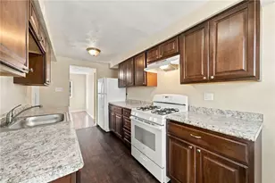 332 Bryant Dr, Pittsburgh, PA 15235 - Photo 2
