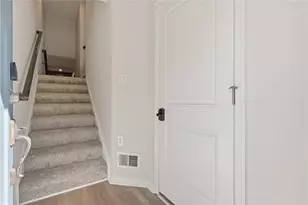 139 Curtis Ct, Ross Twp, PA 15237 - Photo 4