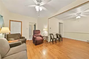 321 Center Ave, Pitcairn, PA 15140 - Photo 10