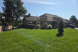 118 Linden Ct, Seven Fields Boro, PA 16046 - Photo 2