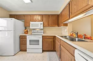 423 Ten Point Ln, Cranberry Township, PA 16066 - Photo 8