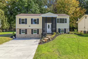 1316 Skyline Dr, Hermitage, PA 16148 - Photo 1