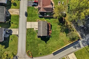 616 Carnival Dr, Pittsburgh, PA 15239 - Photo 42