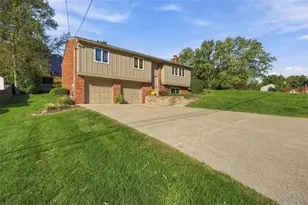 616 Carnival Dr, Pittsburgh, PA 15239 - Photo 4