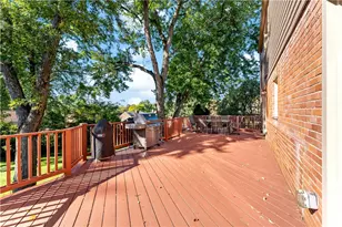 430 Summit Dr, Pittsburgh, PA 15228 - Photo 32