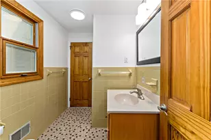 430 Summit Dr, Pittsburgh, PA 15228 - Photo 16