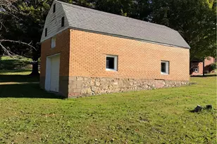 933 Youngstown Ridge Rd, Unity Township, PA 15650 - Photo 2