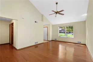 1407 Greenbriar Ct, South Park, PA 15129 - Photo 8