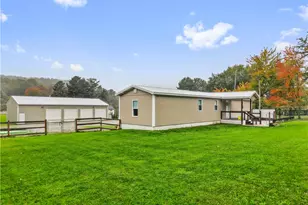 323 Crestview Dr, Donegal, PA 15610 - Photo 6