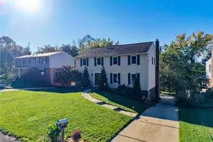 5124 Meadowridge Ln, Hampton, PA 15044 - Photo 2
