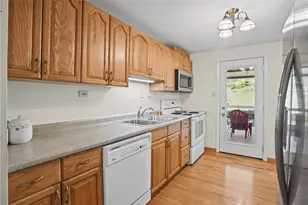 6125 Chatham Dr, Hopewell Township, PA 15001 - Photo 6