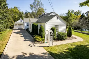 110 Daffodil Ln, Hempfield Township, PA 15644 - Photo 4