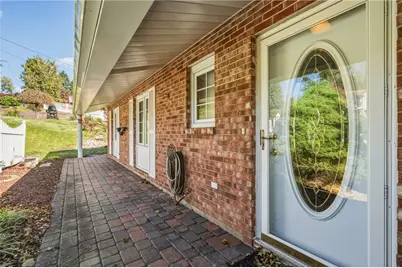 305 Banbury Ln, Harrison Township, PA 15065 - Photo 4