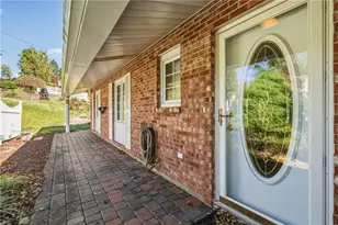 305 Banbury Ln, Harrison Township, PA 15065 - Photo 4
