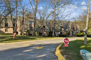 1113 Forest Green Dr, Moon/Crescent Twp, PA 15108 - Photo 4