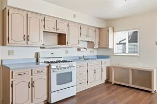1917 Larkins Wy, Pittsburgh, PA 15203 - Photo 10