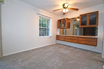 690 Robinwood #B, Scott Township, PA 15216 - Photo 10