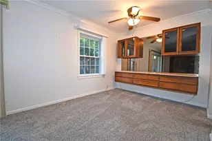 690 Robinwood, Scott Township, PA 15216 - Photo 10