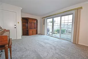 690 Robinwood, Scott Township, PA 15216 - Photo 8