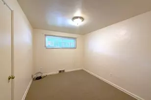 2034 W Kendon Dr, Pittsburgh, PA 15221 - Photo 18