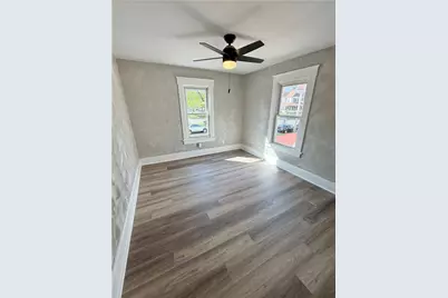 422 Glen Ave #2, Ellwood City, PA 16117 - Photo 4