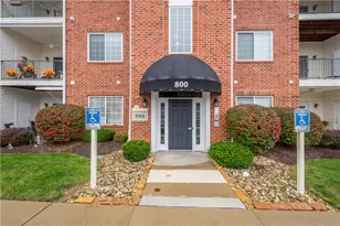 800 Hidden Ridge Ct, South Park, PA 15129 - Photo 2