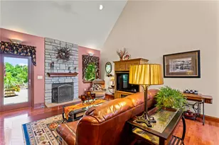 1004 Skyline Dr, Cecil, PA 15317 - Photo 6