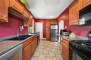 841 Deely St, Pittsburgh, PA 15217 - Photo 14