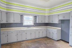 130 E Wallace Ave, New Castle, PA 16101 - Photo 4
