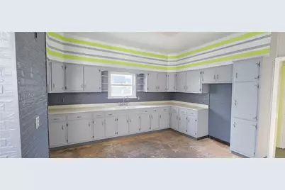 130 E Wallace Ave, New Castle, PA 16101 - Photo 4