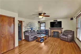 817 Lakeview Dr, Unity Township, PA 15650 - Photo 4
