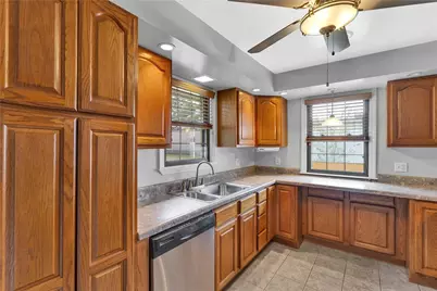 817 Lakeview Dr, Unity Township, PA 15650 - Photo 10