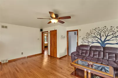 817 Lakeview Dr, Unity Township, PA 15650 - Photo 8