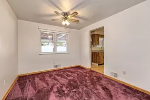 561 Hemlock St, Greensburg, PA 15601 - Photo 12