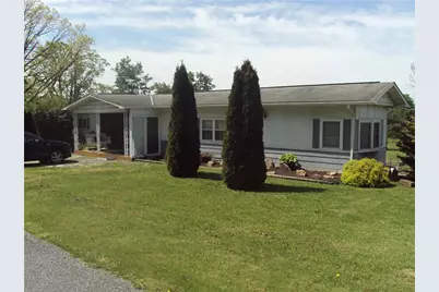 387 Rebecca St, Somerset Township, PA 15501 - Photo 6