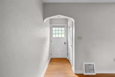 2300 Longcrest Ave, Bethel Park, PA 15102 - Photo 4