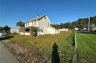 1115 Manor Ave, Unity Township, PA 15650 - Photo 2