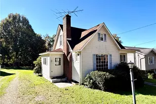 808 Davidson Ave, South Connellsville, PA 15425 - Photo 2