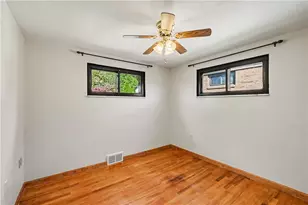 2214 Old Oak Dr, Pittsburgh, PA 15220 - Photo 14