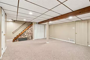 5742 Janet Dr, Bethel Park, PA 15236 - Photo 22