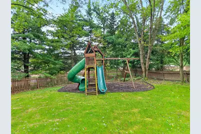 707 Dunbury Ct, Seven Fields Boro, PA 16046 - Photo 6
