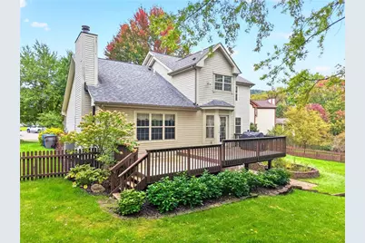 707 Dunbury Ct, Seven Fields Boro, PA 16046 - Photo 2