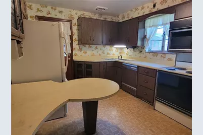 1325 Silver Ln, Robinson Twp, PA 15108 - Photo 10