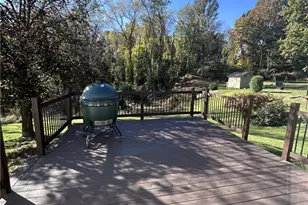 1048 Barnsley Dr, South Park, PA 15129 - Photo 6