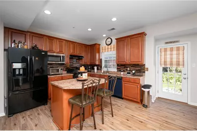 210 Broadstone Dr, Adams Township, PA 16046 - Photo 14