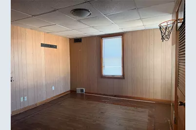 213 Franklin Ave, Ellwood City, PA 16117 - Photo 22