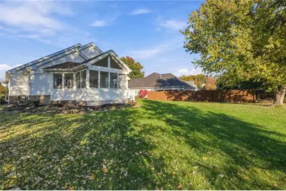 1057 Maplewood Dr, Cecil, PA 15317 - Photo 4