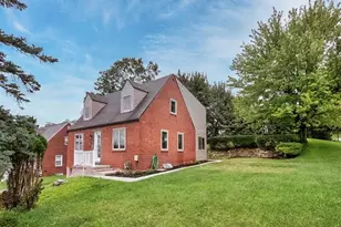 66 School St, Green Tree, PA 15220 - Photo 2