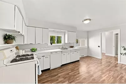 304 S High St, Zelienople, PA 16063 - Photo 12