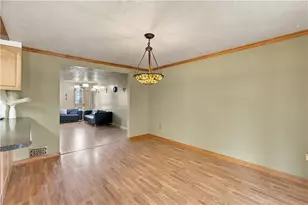 207 Manor Ct, Bethel Park, PA 15241 - Photo 10